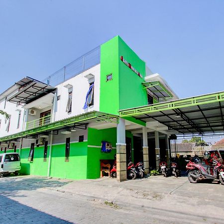 Super Oyo 93012 Griya Kencana Asri Syariah Lawean Exterior photo